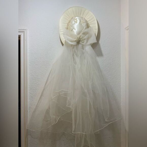 Vintage white beaded bridal hat with attachment tulle veil main image 4